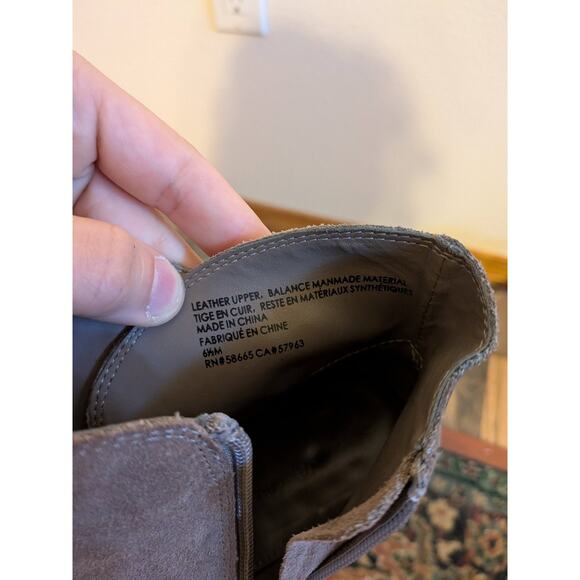 Treasure & Bond Winslow Suede Leather Block Heel Ankle Booties size 6.5 - Picture 3 of 6